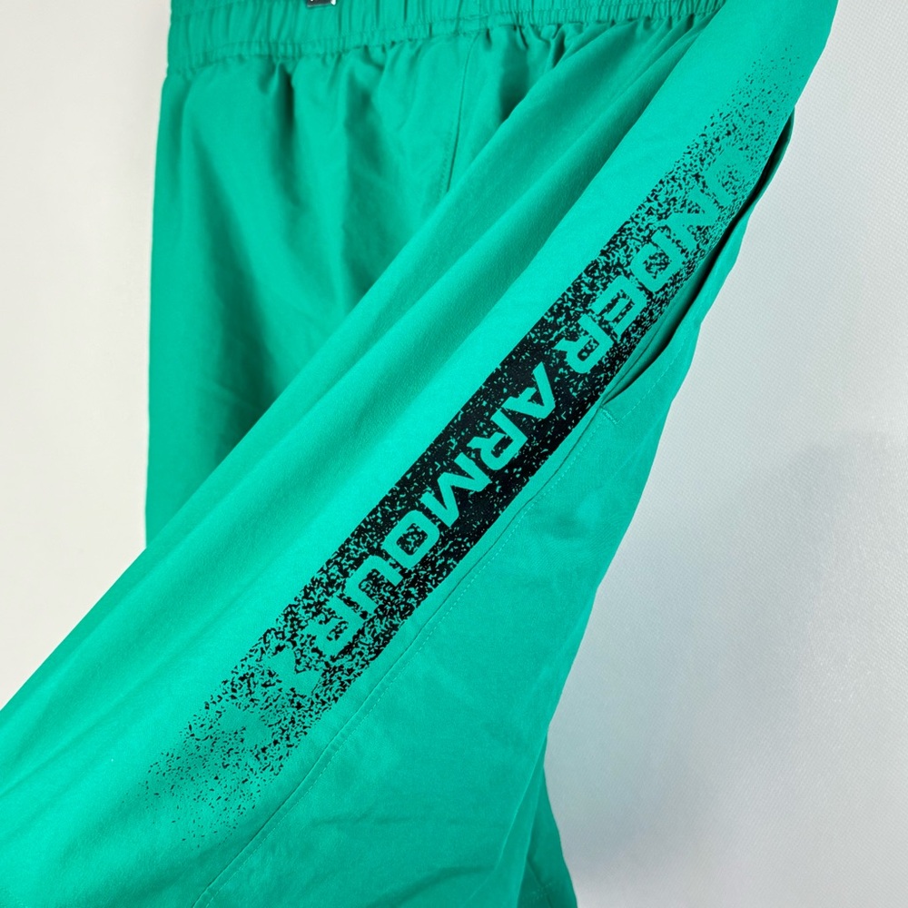 Under‎ Armour Kids Loose Fit graphic shorts- Green and Black size YLG NWT